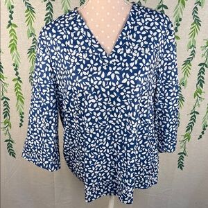 Women's Blue and White Patterned Top D3